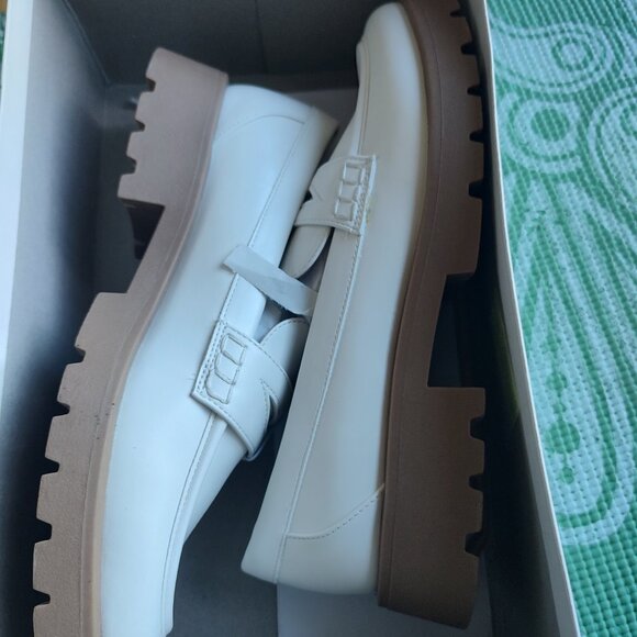 White shoes with Memory Foam NEW ITEM - Picture 2 of 4